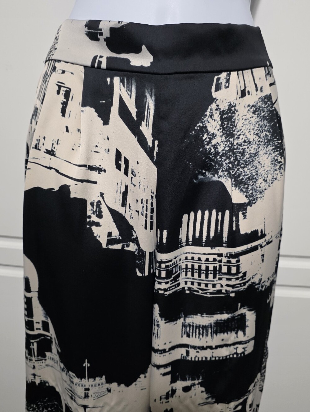 H&M Womens Black Ivory Abstract City Scape Print Flowy High Waist Wide Leg Pants - Picture 2 of 16